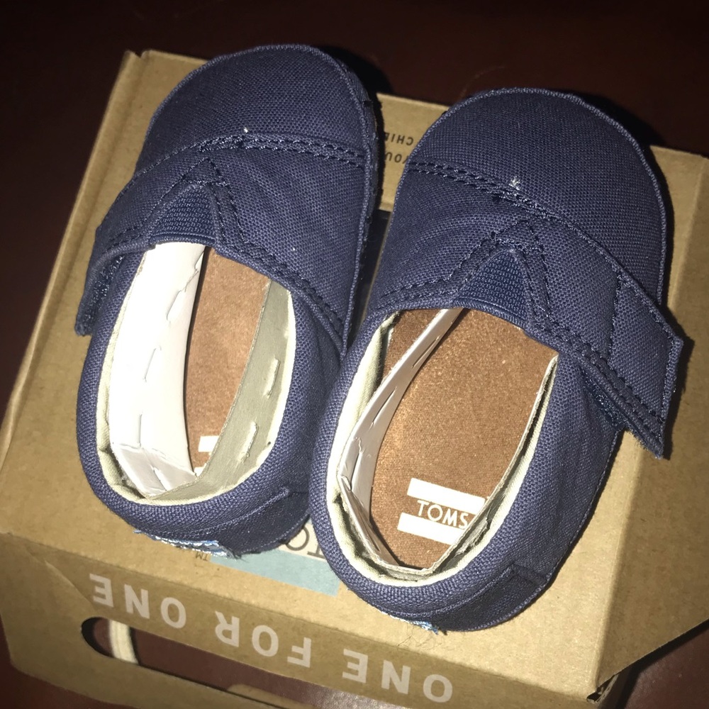 Toms baby shoe navy canvas size 3